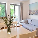 Apartamento Two In Neustadt With Balcony